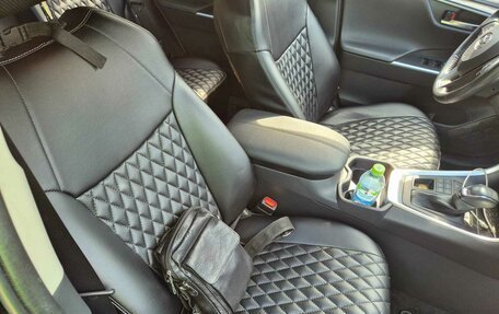 Toyota RAV4, 2022 год, 3 550 000 рублей, 10 фотография