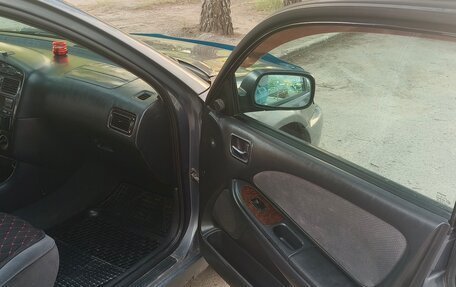 Toyota Avensis III рестайлинг, 2002 год, 400 000 рублей, 11 фотография