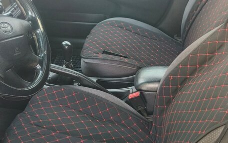 Toyota Avensis III рестайлинг, 2002 год, 400 000 рублей, 9 фотография