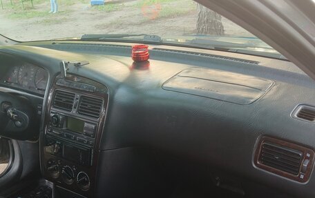 Toyota Avensis III рестайлинг, 2002 год, 400 000 рублей, 13 фотография