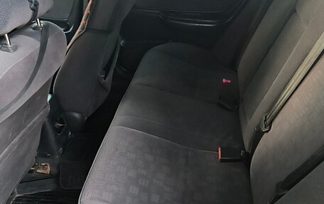 Toyota Avensis III рестайлинг, 2002 год, 400 000 рублей, 14 фотография
