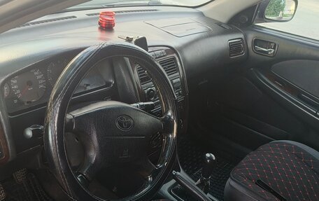Toyota Avensis III рестайлинг, 2002 год, 400 000 рублей, 17 фотография
