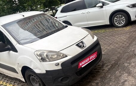 Peugeot Partner II рестайлинг 2, 2010 год, 650 000 рублей, 11 фотография