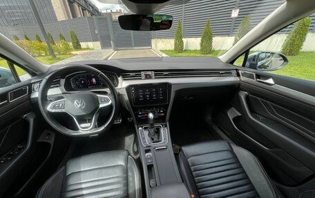 Volkswagen Passat B8 рестайлинг, 2020 год, 3 150 000 рублей, 23 фотография