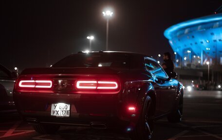 Dodge Challenger III рестайлинг 2, 2018 год, 4 200 000 рублей, 3 фотография
