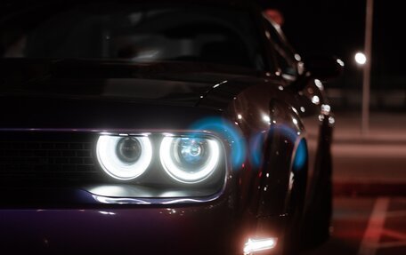 Dodge Challenger III рестайлинг 2, 2018 год, 4 200 000 рублей, 4 фотография