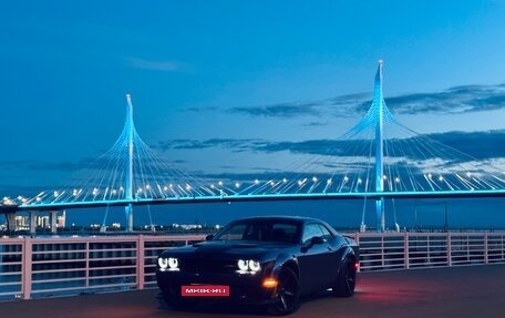 Dodge Challenger III рестайлинг 2, 2018 год, 4 200 000 рублей, 8 фотография
