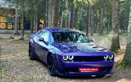 Dodge Challenger III рестайлинг 2, 2018 год, 4 200 000 рублей, 6 фотография