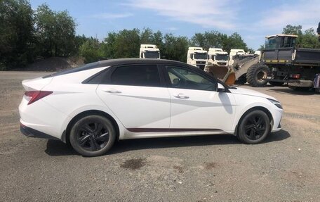Hyundai Elantra, 2021 год, 2 050 000 рублей, 4 фотография