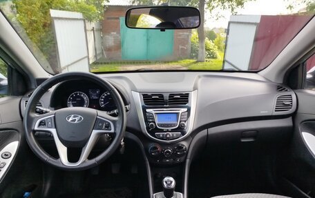 Hyundai Solaris II рестайлинг, 2011 год, 900 000 рублей, 5 фотография