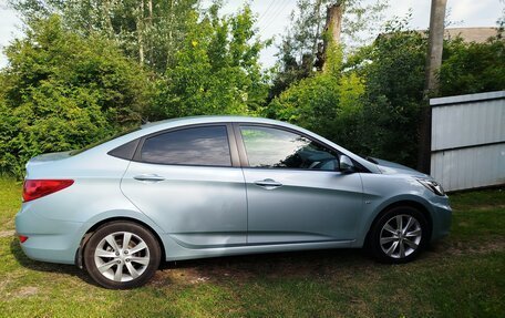 Hyundai Solaris II рестайлинг, 2011 год, 900 000 рублей, 3 фотография