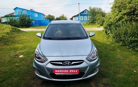 Hyundai Solaris II рестайлинг, 2011 год, 900 000 рублей, 2 фотография