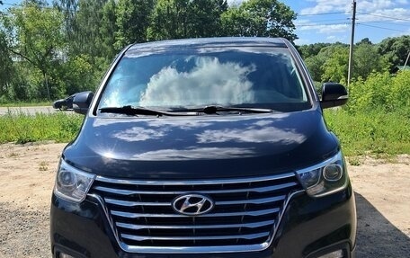Hyundai Grand Starex Grand Starex I рестайлинг 2, 2020 год, 3 700 000 рублей, 2 фотография