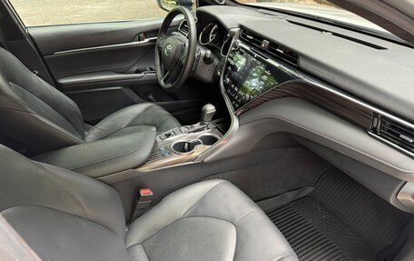 Toyota Camry, 2018 год, 2 850 000 рублей, 15 фотография