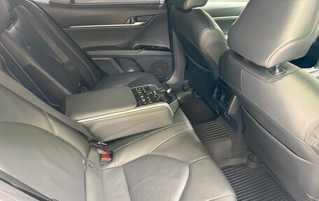 Toyota Camry, 2018 год, 2 850 000 рублей, 16 фотография