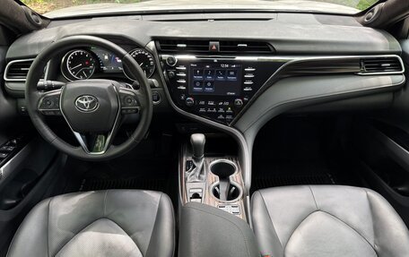 Toyota Camry, 2018 год, 2 850 000 рублей, 17 фотография