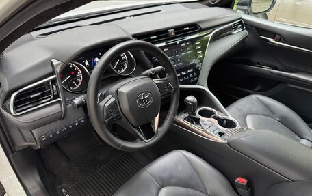 Toyota Camry, 2018 год, 2 850 000 рублей, 13 фотография