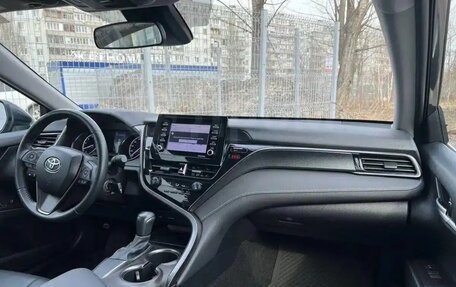 Toyota Camry, 2021 год, 2 800 000 рублей, 9 фотография