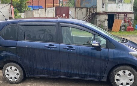 Honda Freed I, 2010 год, 750 000 рублей, 3 фотография