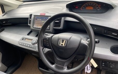 Honda Freed I, 2010 год, 750 000 рублей, 5 фотография