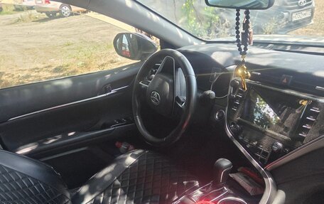 Toyota Camry, 2018 год, 1 950 000 рублей, 2 фотография
