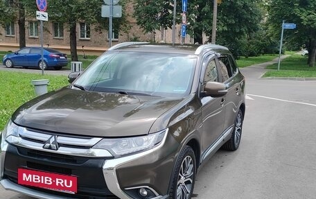 Mitsubishi Outlander III рестайлинг 3, 2017 год, 1 700 000 рублей, 3 фотография