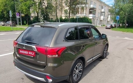 Mitsubishi Outlander III рестайлинг 3, 2017 год, 1 700 000 рублей, 11 фотография