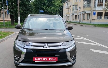 Mitsubishi Outlander III рестайлинг 3, 2017 год, 1 700 000 рублей, 2 фотография
