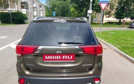 Mitsubishi Outlander III рестайлинг 3, 2017 год, 1 700 000 рублей, 10 фотография