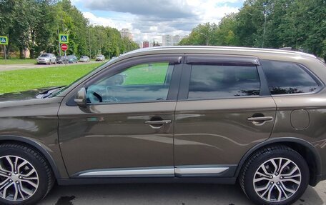 Mitsubishi Outlander III рестайлинг 3, 2017 год, 1 700 000 рублей, 16 фотография