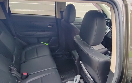 Mitsubishi Outlander III рестайлинг 3, 2017 год, 1 700 000 рублей, 23 фотография