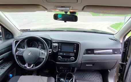 Mitsubishi Outlander III рестайлинг 3, 2017 год, 1 700 000 рублей, 24 фотография