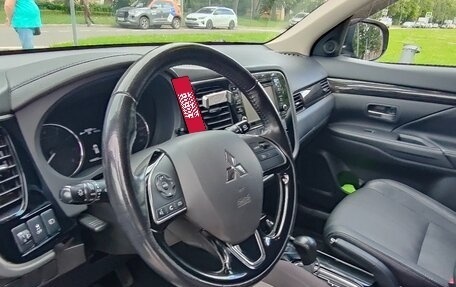 Mitsubishi Outlander III рестайлинг 3, 2017 год, 1 700 000 рублей, 28 фотография