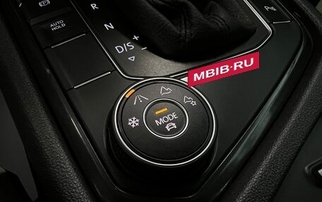 Volkswagen Tiguan II, 2018 год, 2 645 000 рублей, 23 фотография