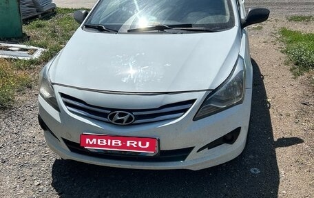 Hyundai Solaris II рестайлинг, 2015 год, 600 000 рублей, 1 фотография