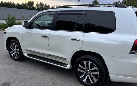 Toyota Land Cruiser 200, 2018 год, 8 300 000 рублей, 2 фотография