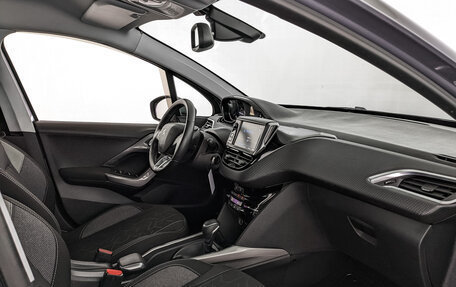 Peugeot 2008 II, 2018 год, 1 425 000 рублей, 13 фотография