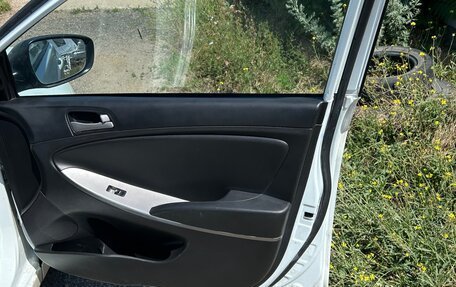 Hyundai Solaris II рестайлинг, 2015 год, 600 000 рублей, 15 фотография