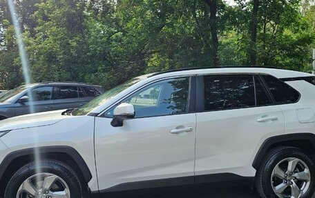 Toyota RAV4, 2021 год, 5 000 000 рублей, 2 фотография
