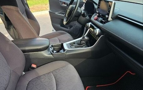 Toyota RAV4, 2021 год, 5 000 000 рублей, 8 фотография