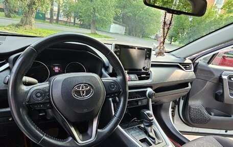 Toyota RAV4, 2021 год, 5 000 000 рублей, 17 фотография