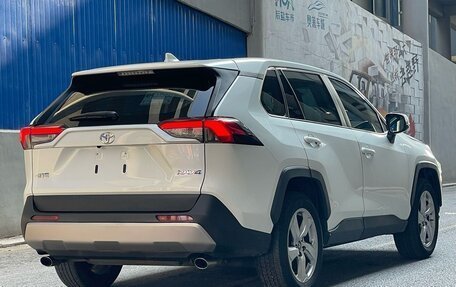 Toyota RAV4, 2022 год, 2 630 000 рублей, 5 фотография
