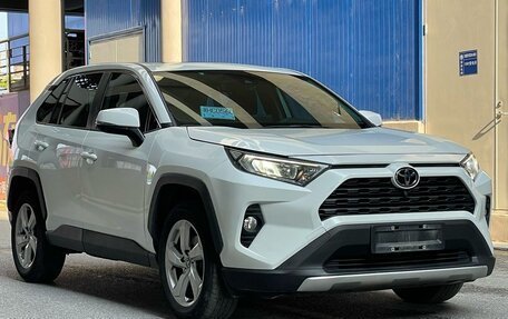 Toyota RAV4, 2022 год, 2 630 000 рублей, 3 фотография