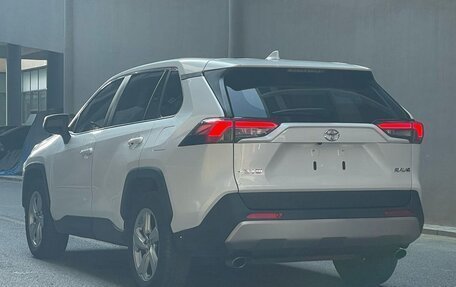 Toyota RAV4, 2022 год, 2 630 000 рублей, 4 фотография