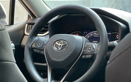 Toyota RAV4, 2022 год, 2 630 000 рублей, 6 фотография