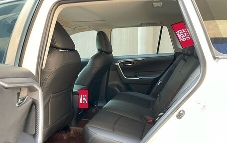 Toyota RAV4, 2022 год, 2 630 000 рублей, 15 фотография