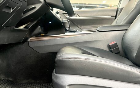 Toyota Camry, 2018 год, 2 700 000 рублей, 11 фотография