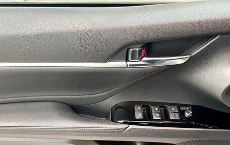 Toyota Camry, 2018 год, 2 700 000 рублей, 10 фотография