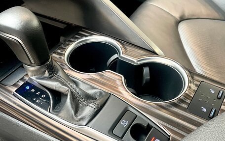 Toyota Camry, 2018 год, 2 700 000 рублей, 14 фотография