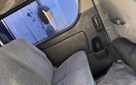 Toyota HiAce H200, 2005 год, 1 900 000 рублей, 3 фотография